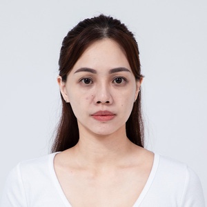 從遮瑕10分鐘到素顏自信：模特兒的眼周變美之路